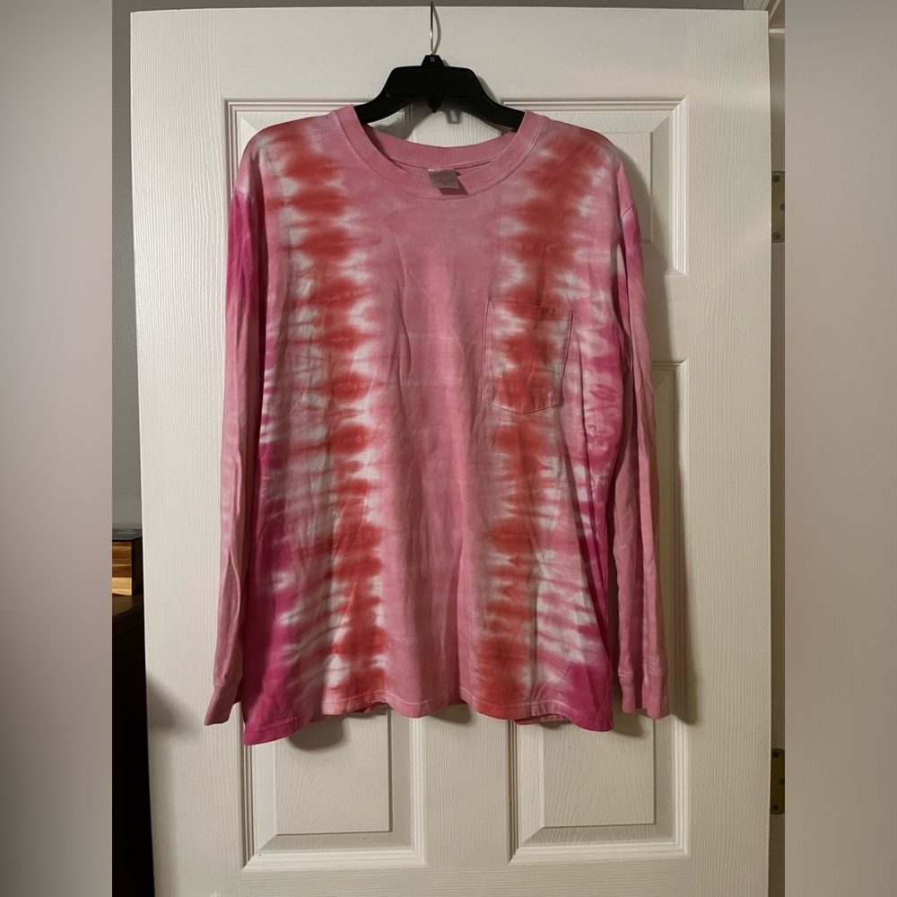 Girls long sleeve shirt.